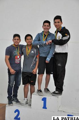 Los campeones en Dobles Sub-16