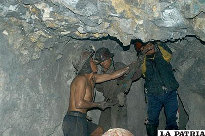 Los trabajadores mineros necesitan seguridad para sus operaciones 

