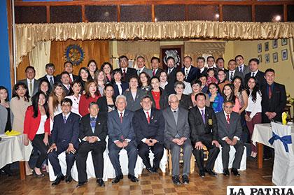 Miembros del Rotary cumplen una labor altruista 