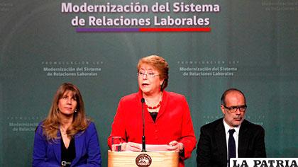 Bachelet, afirma que desequilibrios en las relaciones laborales deben ser corregidos /static.t13.cl