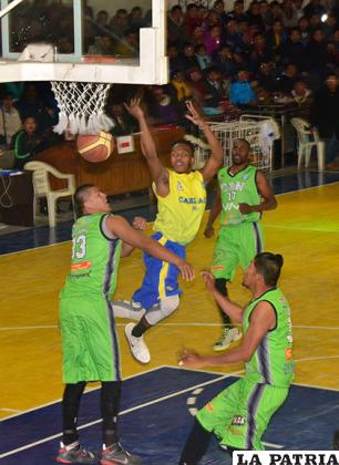 Carl A-Z venció a CAN en el partido de ida de los playoffs