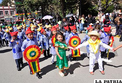 Los niños demostraron su fervor patriótico en el aniversario 192 de la fundación de Bolivia