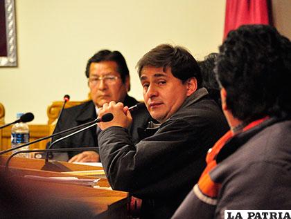 Henry Rojas en una sesión del Concejo Municipal /Archivo