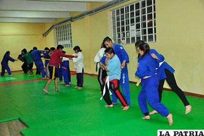 Los deportistas continúan entrenando a pesar de todo