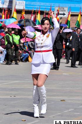 La agilidad demostrada por una de las guaripoleras de la unidad educativa Bolivia Vinto