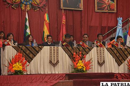 Sesión de honor de la ALDO por los 192 años de Bolivia