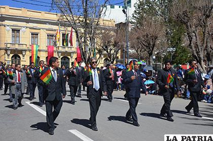 Responsables ediles rinden homenaje a Bolivia