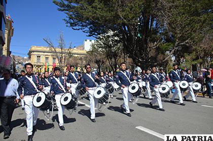 Gallarda banda del colegio Anglo Americano 