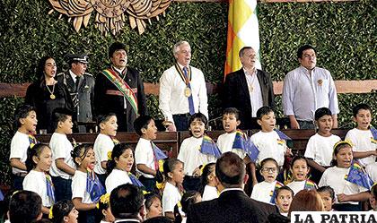 Autoridades rindieron su homenaje a los 192 años de independencia de Bolivia /APG