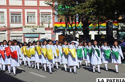 El rojo, amarillo y verde que representa a los bolivianos