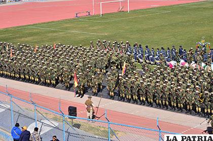 Un marco impresionante de los conscriptos de todas las unidades militares