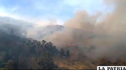 Humareda del incendio llegó hasta la ciudad de Cochabamba /lostiempos.com
