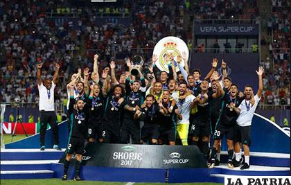 El festejo de los integrantes del Real Madrid, campeones de la Supercopa