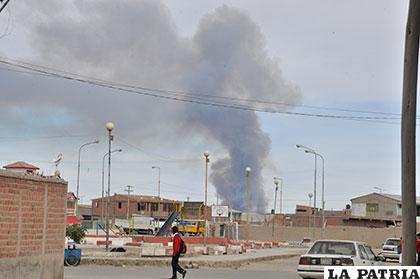 Quema de totora continúa afectando al municipio de Oruro