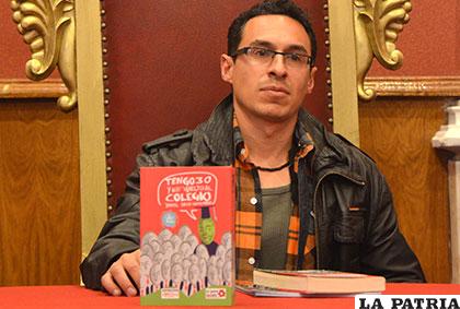 Daniel Soliz presentó su libro en Oruro