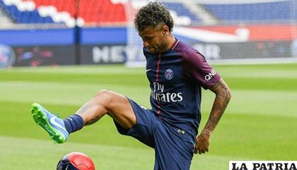 Neymar podría debutar con la casaca del PSG este domingo