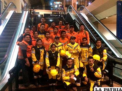 El equipo de bomberos voluntarios de Cochabamba