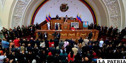 La Asamblea Nacional Constituyente decidió adelantar para octubre las elecciones de gobernadores