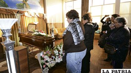 Carmen Chacón, la mujer que fue velada viva murió seis días después /wp.com