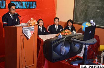 Estudiantes del colegio Comibol 2 en contacto vía Skype con alumnos de Chile y Perú