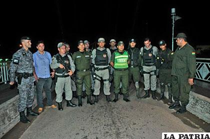 Policías bolivianos y brasileños 
en la frontera