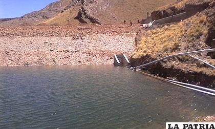 Inspección evidencia paralización de trabajos en represa de Urmiri