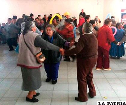 Adultos mayores disfrutaron el agasajo