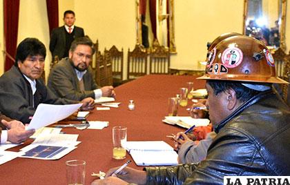 Huanuni logra recuperar utilidades y sus trabajadores recuperan el bono de producción