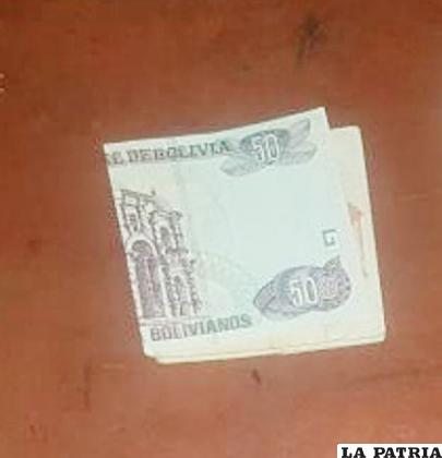 Un par de billetes que se les encontró a los colombianos 