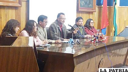Autoridades de diferentes instituciones se reunieron en el Consejo Universitario 