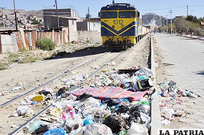 El barrio que se mantenga limpio podrá beneficiarse con cinco becas /ARCHIVO
