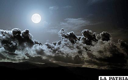 La luna y las nubes pueden manifestarnos muchas cosas /Fondonatural.com
