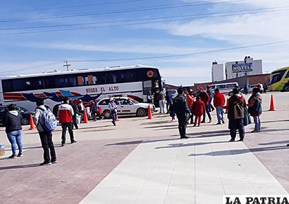Muchas empresas de buses venden pasajes fuera de la Estación de Autobuses /RR.SS.