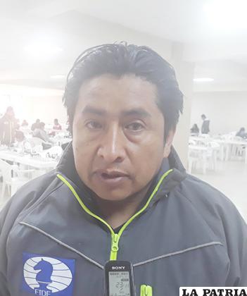 El presidente de la Asociación Municipal de Ajedrez de Oruro, Henry Titichoca 
