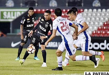 Una acción del partido entre Nacional y Botafogo /FACEBOOK CONMEBOL
