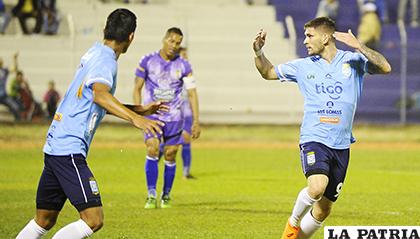 Gustavo Britos, aportó con goles y buen juego para la goleada de Blooming /APG  