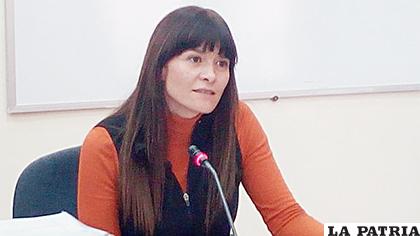 Patricia Ballivián brindó su testimonio en la Asamblea Legislativa /Eju
