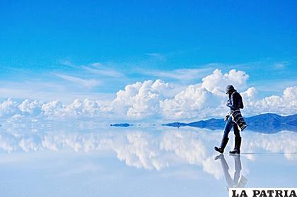 El Salar de Uyuni es el desierto de sal más grande del mundo /Pinterest
