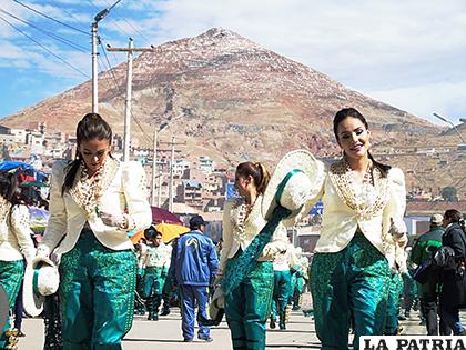 Danzarines de todo el país llegan a Potosí para bailar en honor a San Bartolomé