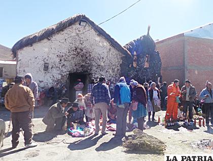 La iglesia en Bombori, en julio es muy visitada