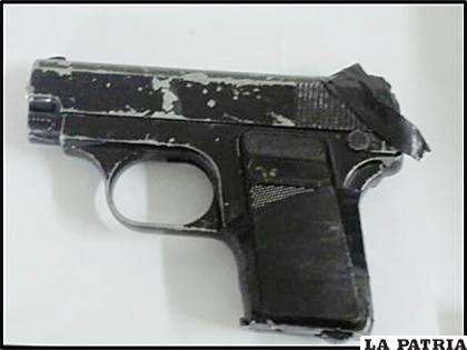 El arma de fuego que utilizaba para amenazar a sus víctimas