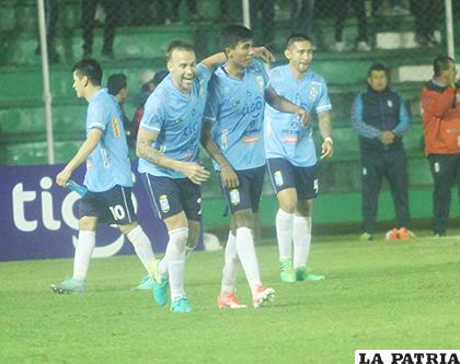 Jugadores de Blooming celebran el triunfo en el clásico cruceño 183 /MARKA REGISTRADA
