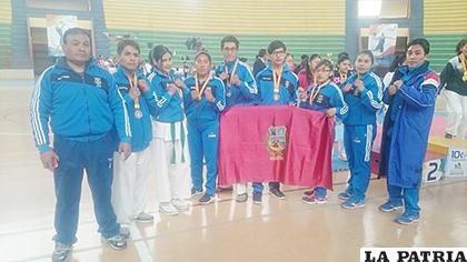 Los deportistas orureños que consiguieron medallas en el certamen nacional /CORTESÍA MARCELO TABORGA