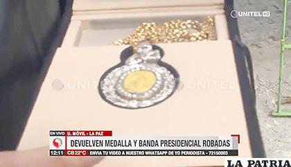 La red Unitel presentó en su informativo la medalla presidencial recuperada /Perú 21
