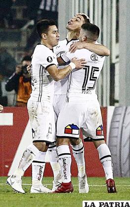 El festejo de los jugadores de Colo Colo tras el triunfo ante Corinthians /FACEBOOK CONMEBOL