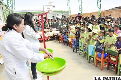 Medidas preventivas como el lavado de manos deben ser impulsadas en centros educativos /ARCHIVO