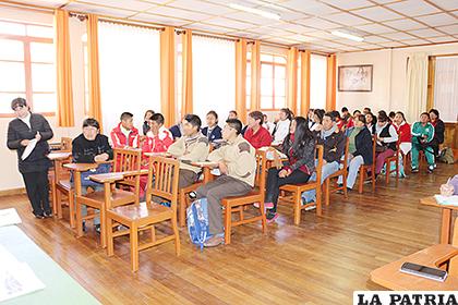 Estudiantes que competirán en el concurso para conocer a la madre Nazaria Ignacia