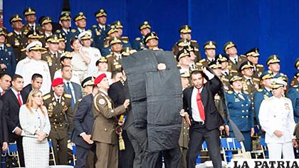 Fuerzas de seguridad protegieron a Nicolás Maduro del supuesto atentado en su contra. Archivo /martinoticias.org
