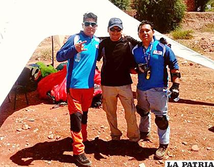 Miranda (izquierda) y Robledo (derecha) junto con el campeón nacional Germán Navia (medio) /GENTILEZA DE MARCIO MIRANDA