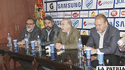 La dirigencia del club Bolívar dio el respaldo al entrenador Alfredo Arias /APG